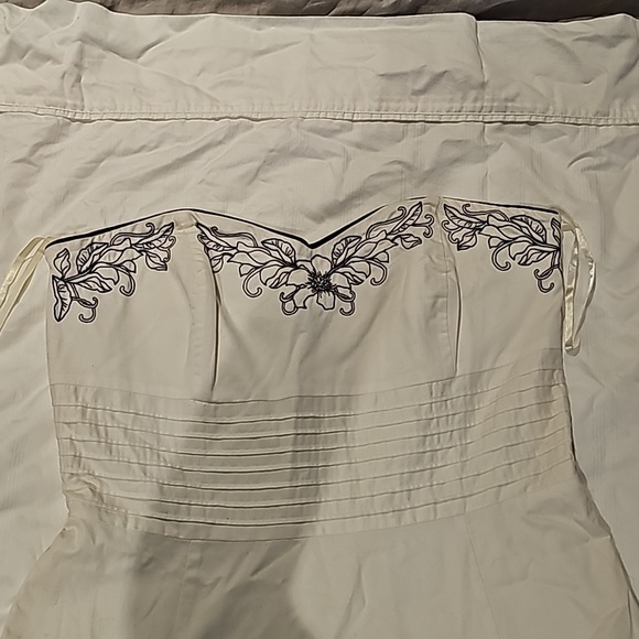 Fit and flare strapless party dress - Picture 2 of 11